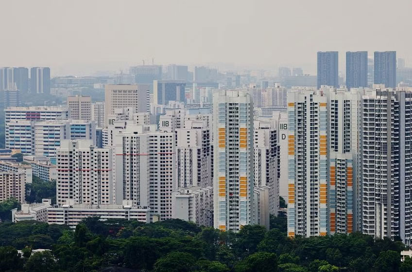 Homeowners Embrace Self-Marketing Resale Flats on HDB's New Portal, Bypassing Agents